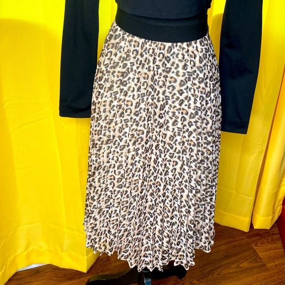 kate kasin Dresses & Skirts - Kate Kasin Leopard Print Pleated Skirt Size Medium